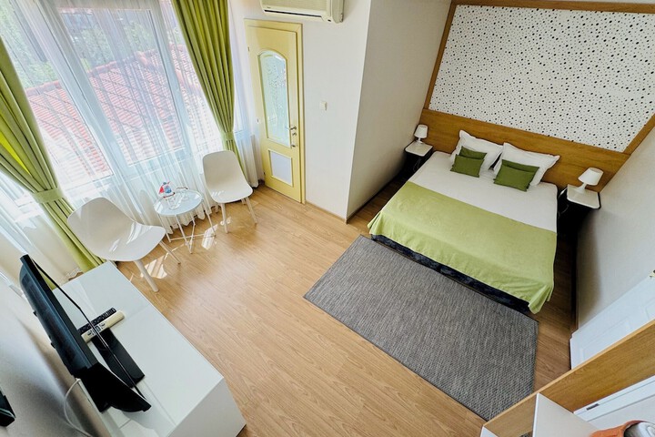Room 37 of 102