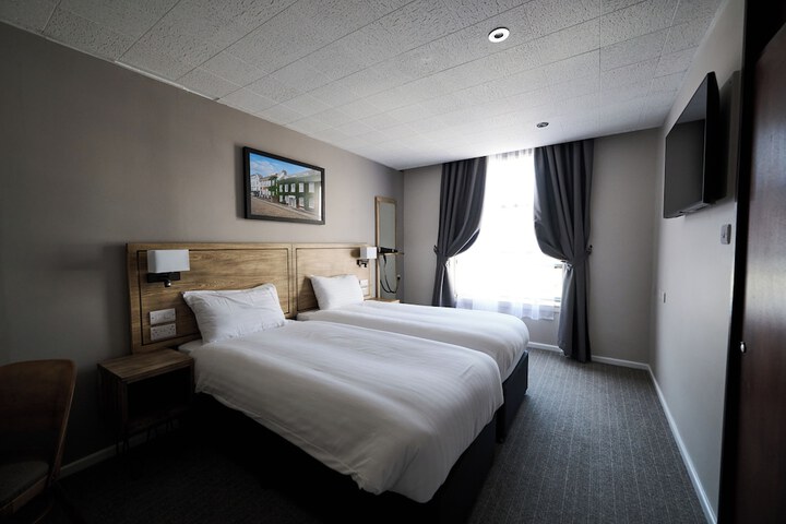 Room 7 of 32