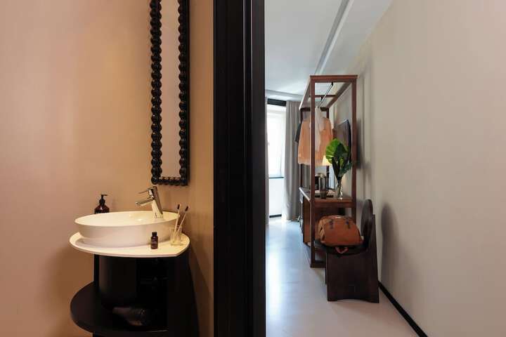 Room 28 of 50