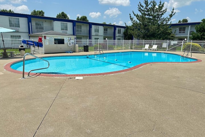Photo of Baymont by Wyndham Lexington Pool