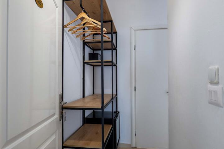 Room 16 of 297