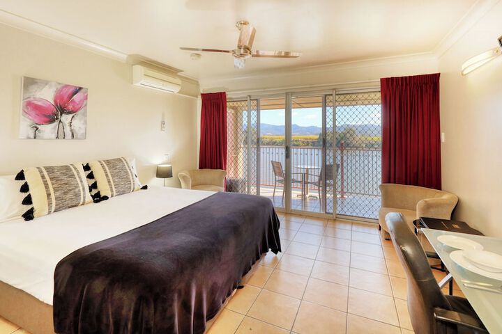 Room 5 of 32
