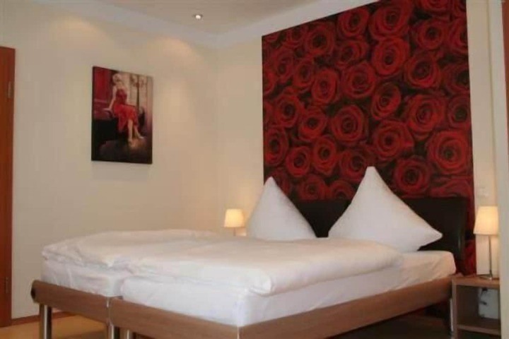 Room 16 of 37