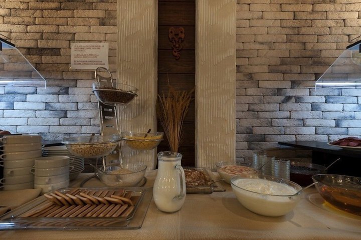 Dining 58 of 65