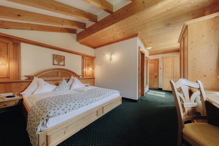 Room 7 of 27