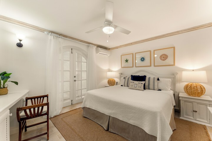 Room 14 of 103