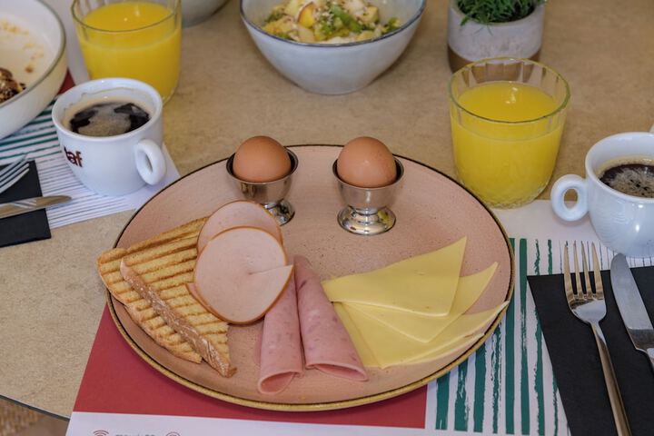 Breakfast/Coffee Service 81 of 89