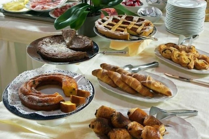 Dining 42 of 73