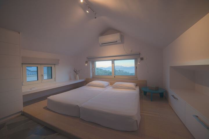 Room 5 of 80