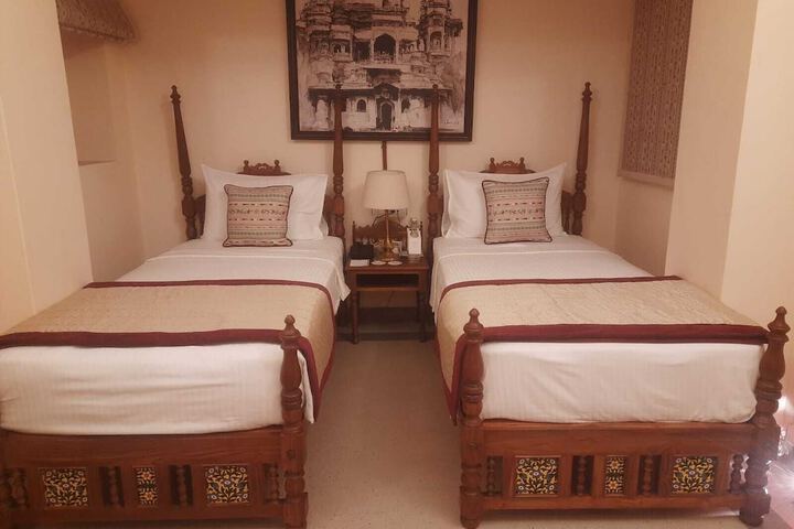 Room 3 of 27