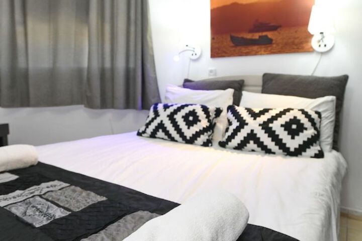 Room 13 of 23