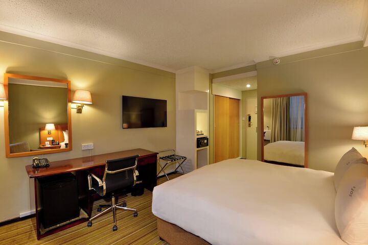 Room 34 of 128