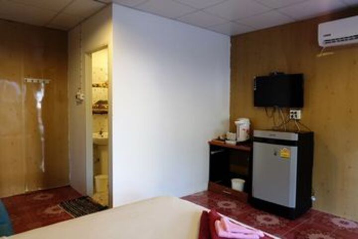 Room 30 of 32