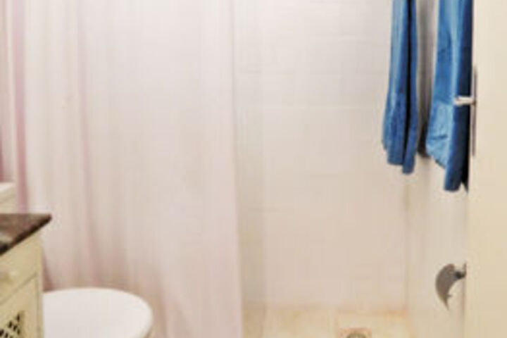 Room 4 of 36