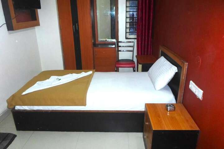 Room 5 of 14