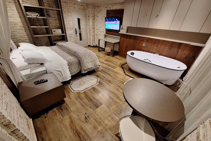 Room 65 of 82