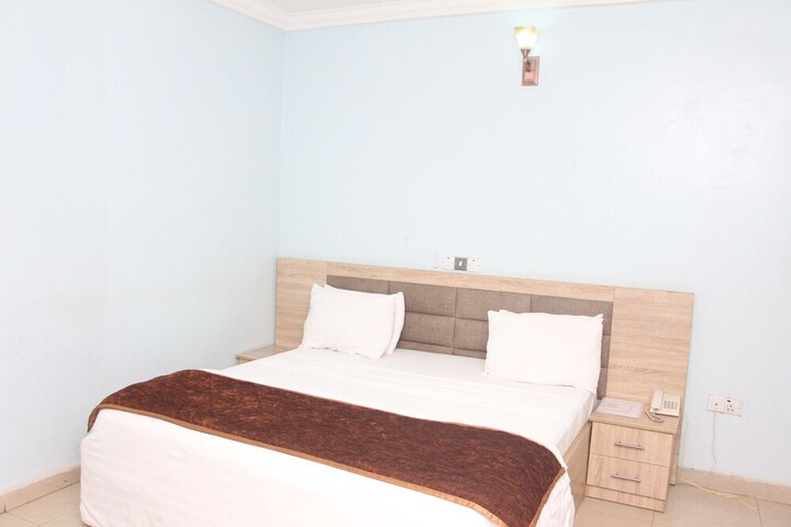 Room 8 of 35
