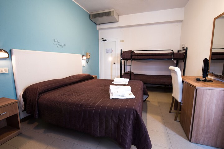 Room 12 of 63