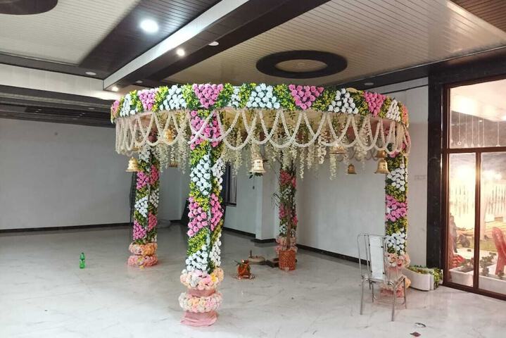 Ballroom/Hall 34 of 58