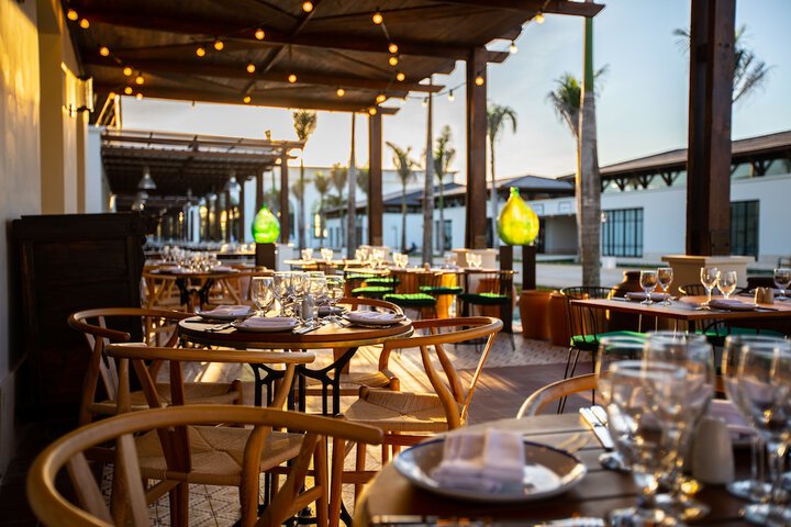 Dining 83 of 147