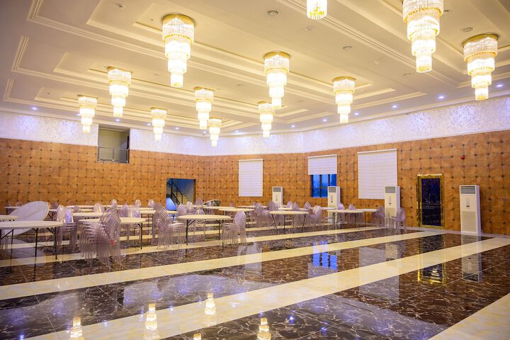 Ballroom/Hall 112 of 166