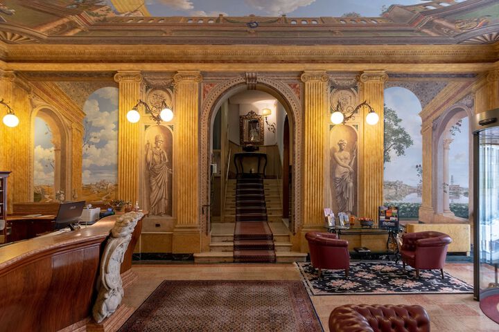 Entrance & Lobby