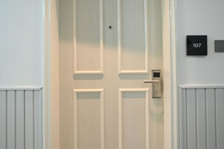 Room 12 of 37