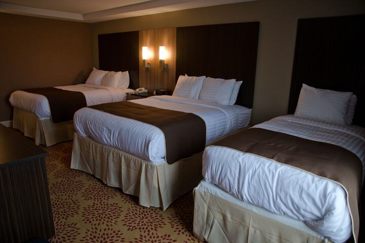 Deluxe 2 Queen Beds (5 of 7)