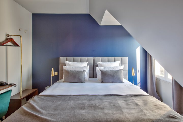 Room 27 of 51