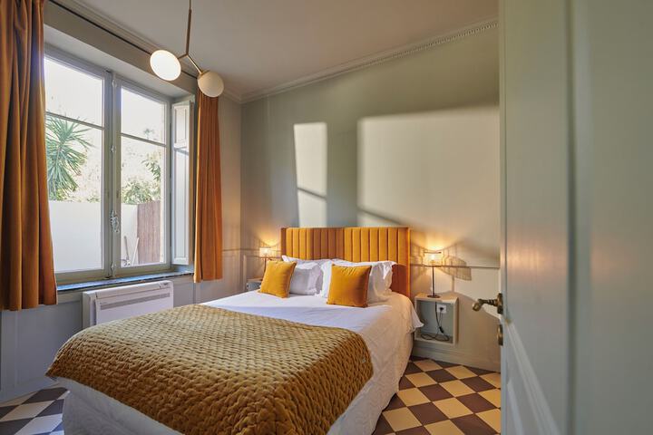 Room 32 of 77