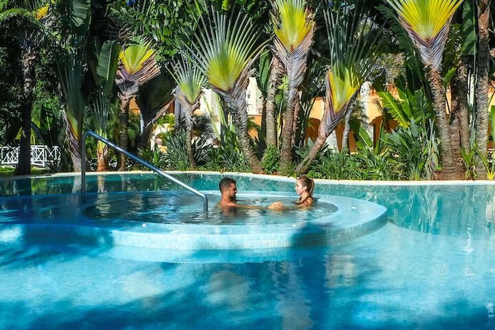 Hotel Pool