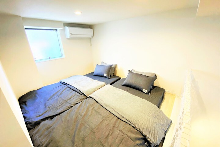 Room 15 of 143