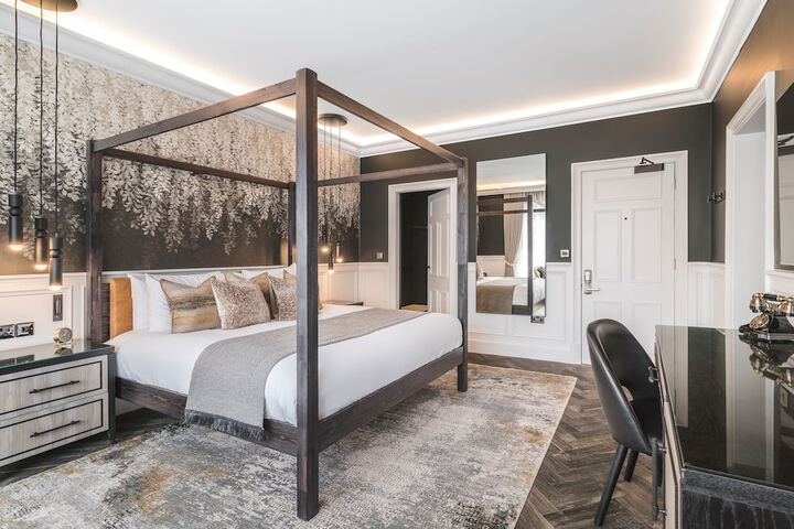 Room 49 of 143