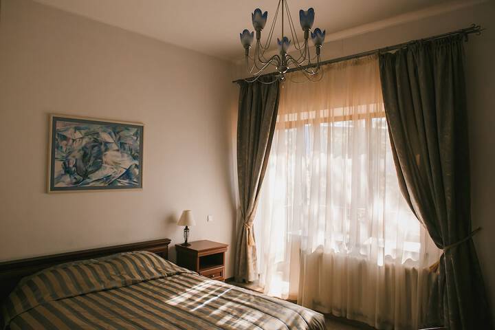 Room 3 of 89