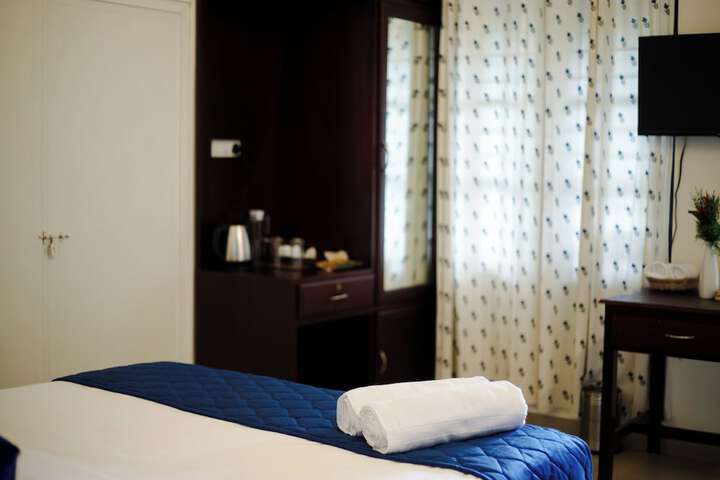 Room 9 of 62