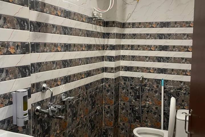 Room 10 of 13