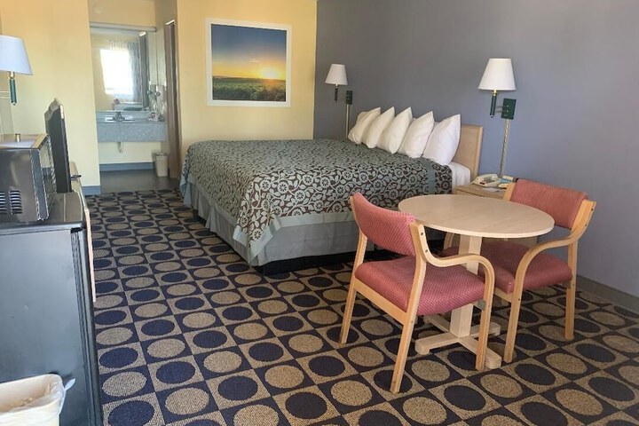 1 King Bed (7 of 11)