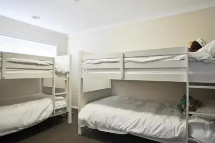 Room 4 of 11
