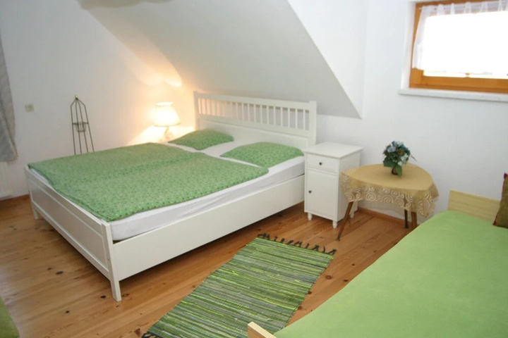 Room 4 of 16