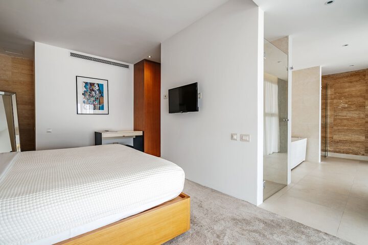 Room 44 of 150