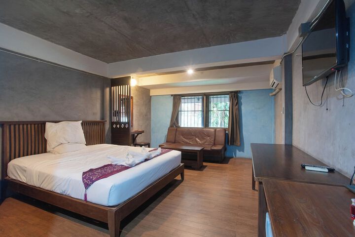Room 4 of 48