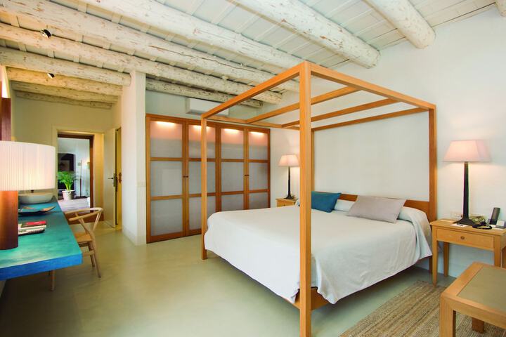 Room 4 of 66
