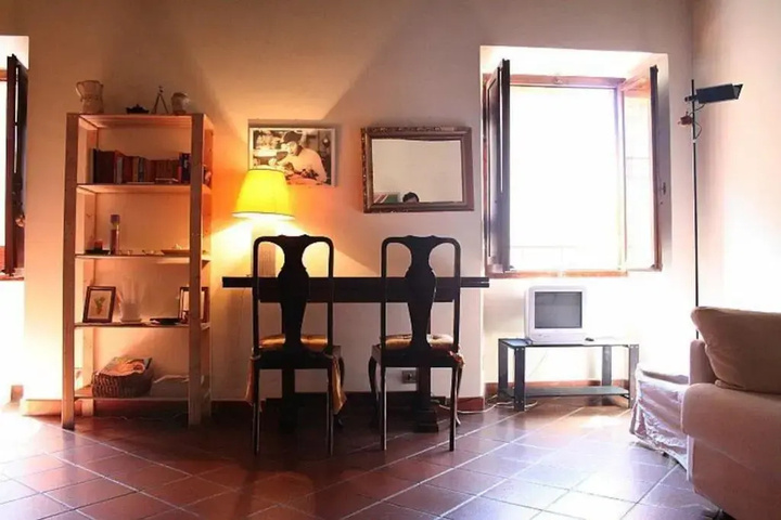 Room 4 of 10