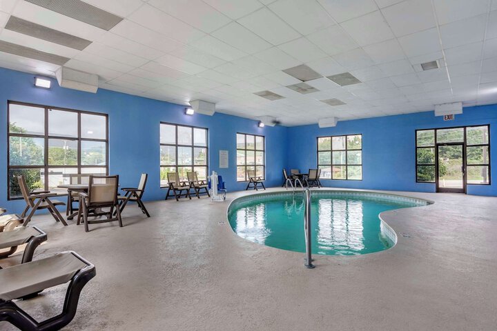 Hotel Pool