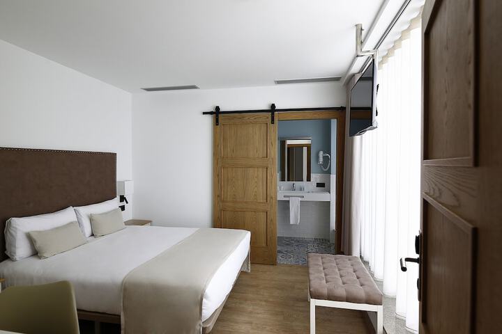 Room 9 of 37