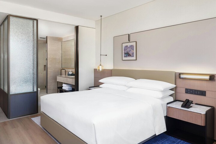 Room 15 of 42