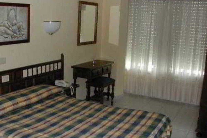 Room 6 of 18