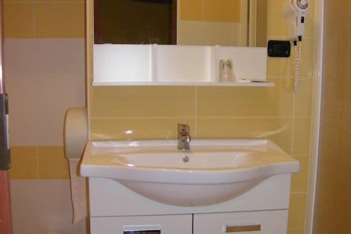 Room 23 of 33