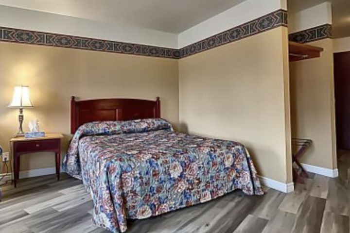 Room 7 of 18