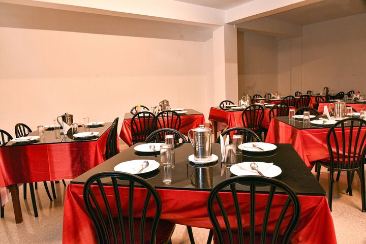 Dining 12 of 14